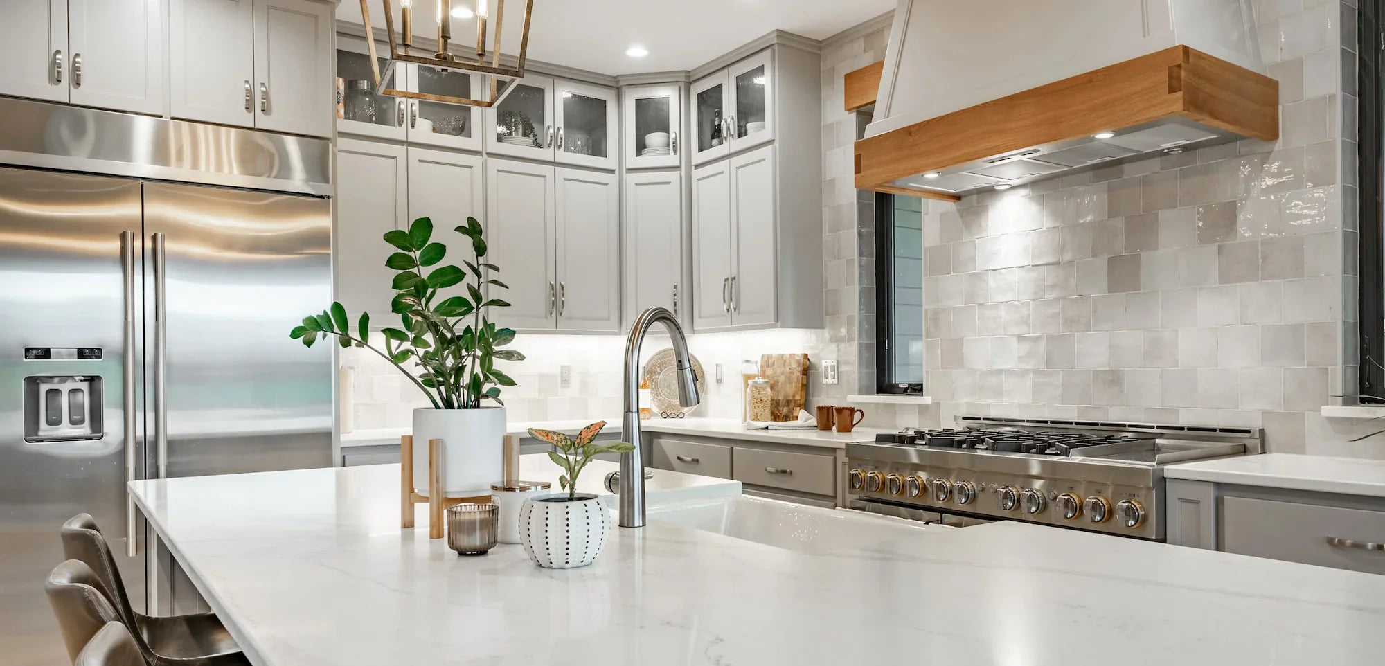 The Pre-Holiday Kitchen Reset: How to Clean Smart & Cook Without the Mess (So You Actually Get Time With Friends)